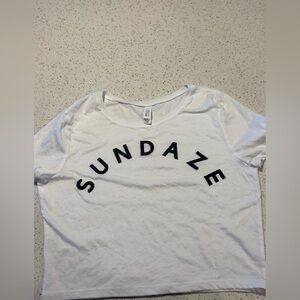 White 'SUNDAZE' Graphic Tee Women’s M/L White Crop Top by Bella